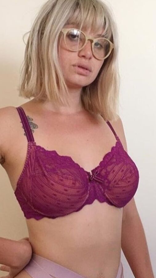 Big tits hairy pits