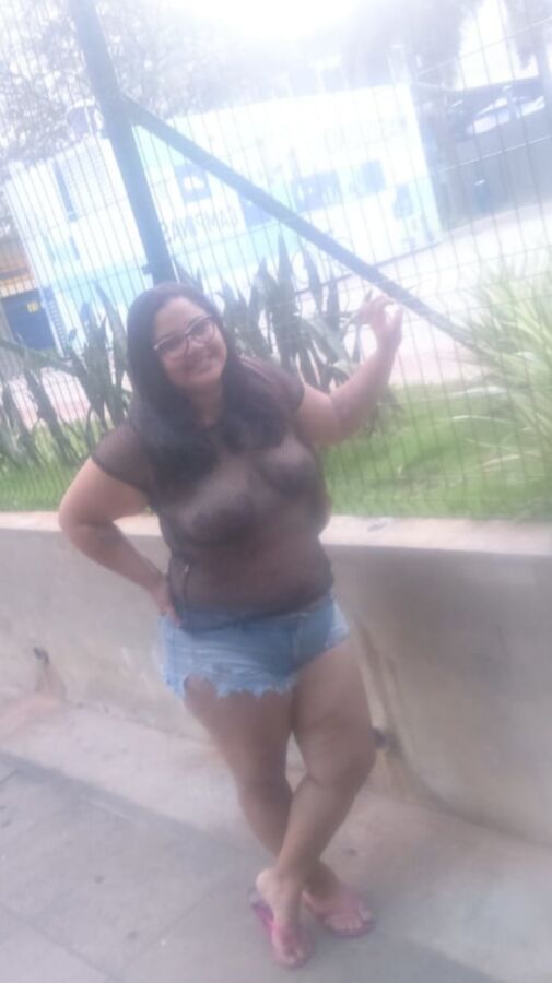 MOSTRANDO ASTETAS NA RUA COM CAMISA TOTALMENTE TRANSPARENTE