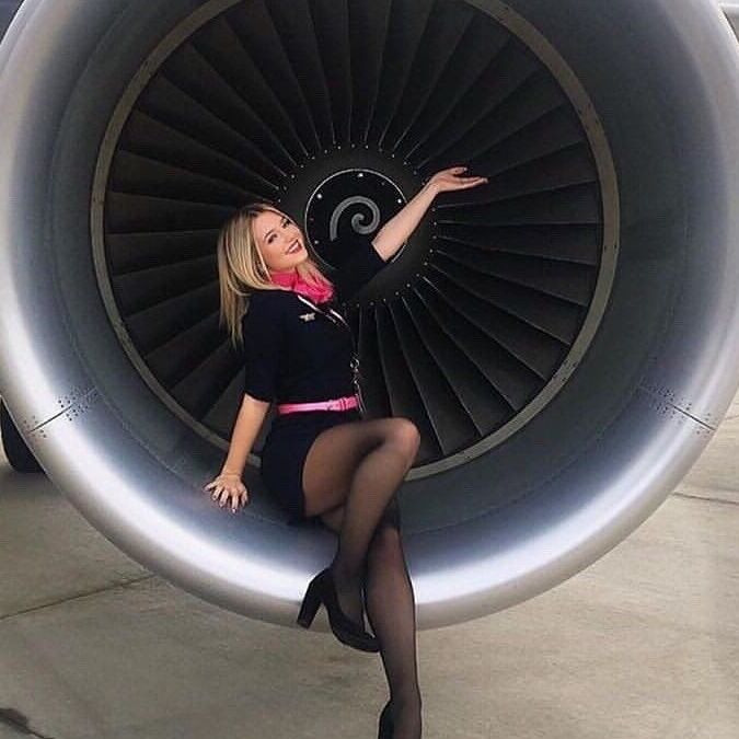 HOT FAMOUS GIRLS