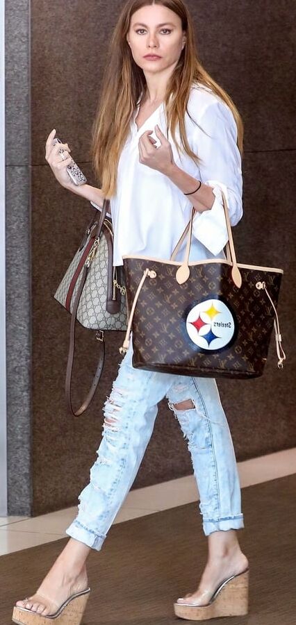 Sofia Vergara in high heels mules