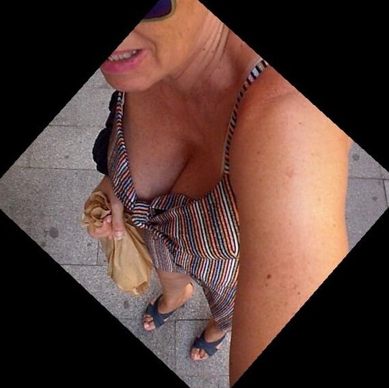 BUSTY MILF
