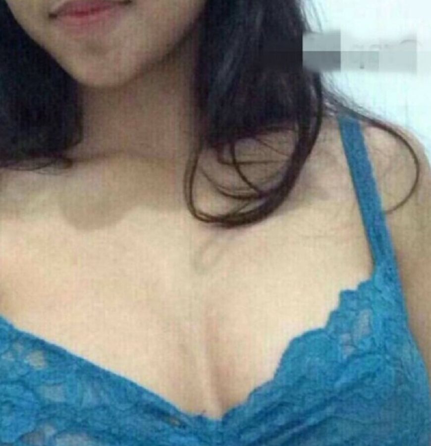 Hot Indonesian Girl (Sonia Secioria)