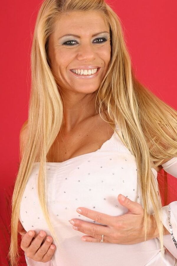 Older women fun model Adele