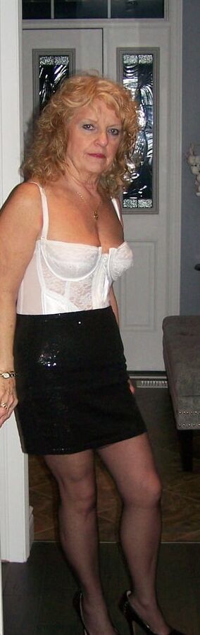 whire busier and black nyons