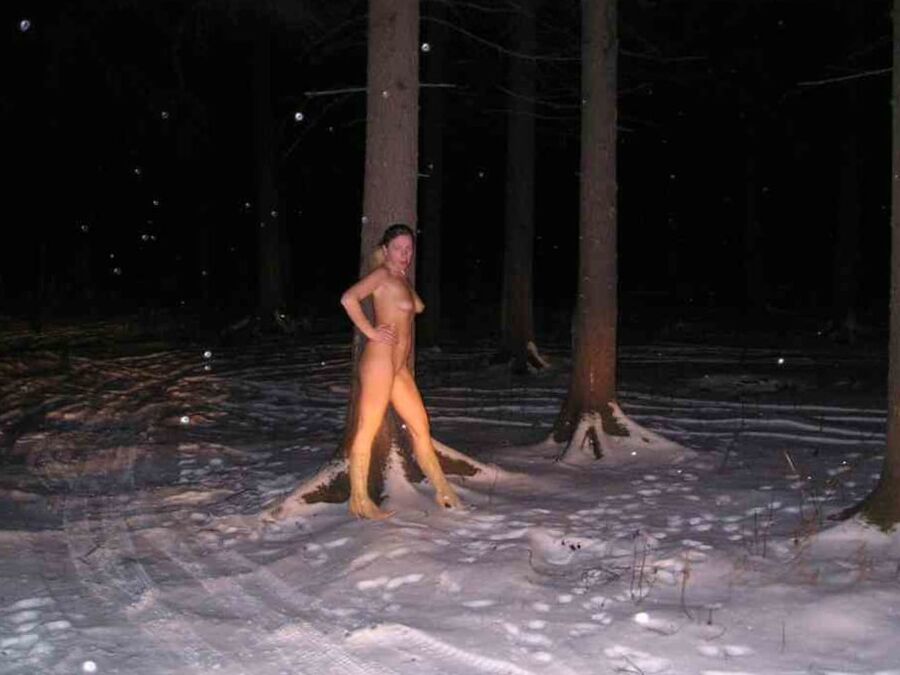 cracy russian naked in the snow! (photo exchange)
