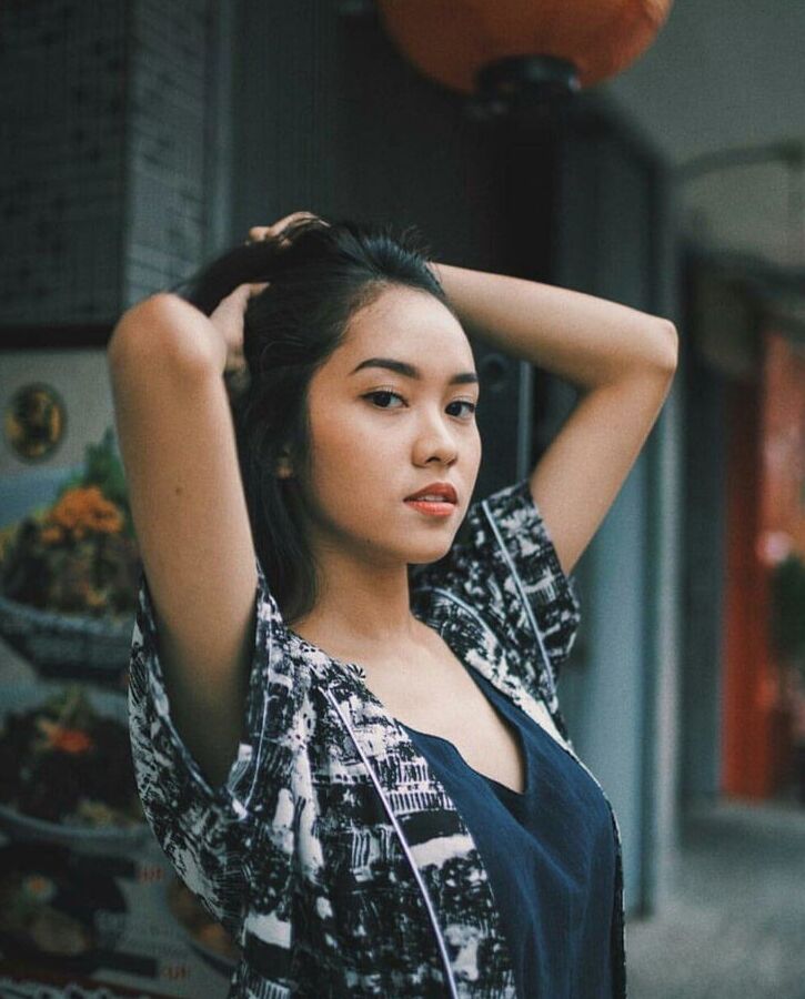 Hot Indonesian Girl (Sonia Secioria)