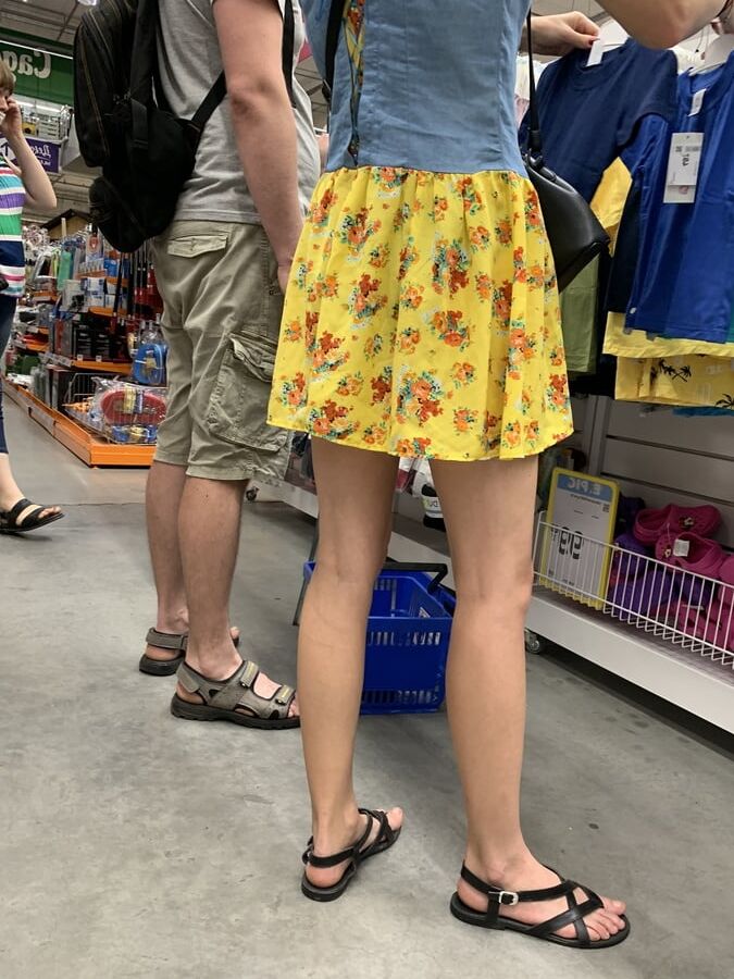 Upskirt mommy