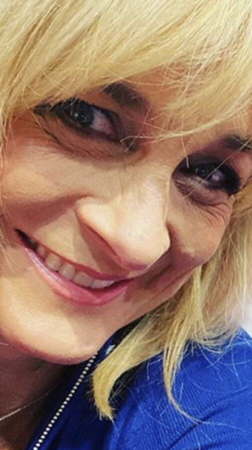 Todays Wank Target..Louise Minchin Loves To Watch Us Wank