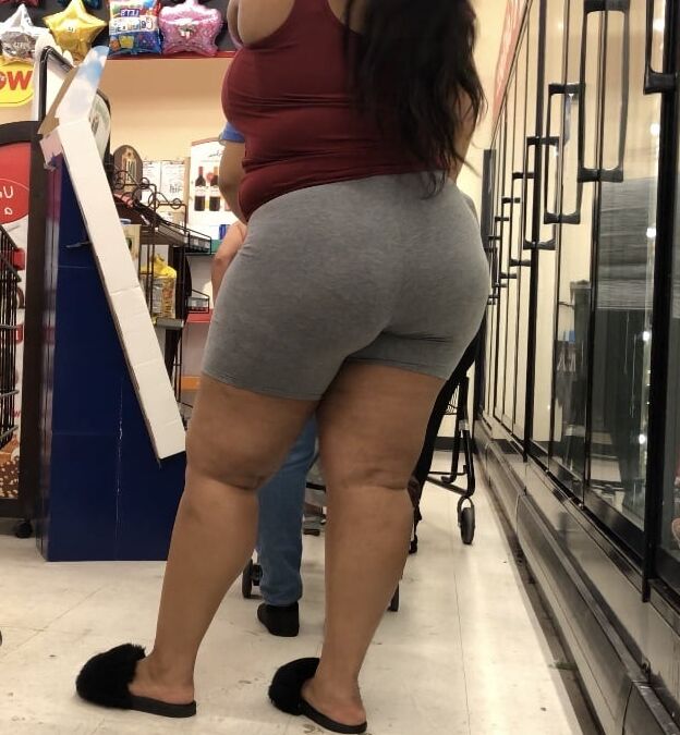 Redbone in Booty Shorts