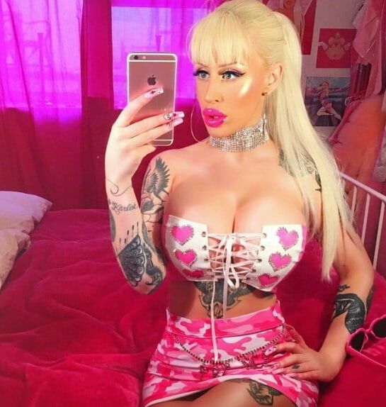 Bimbo Queen Alicia Amira