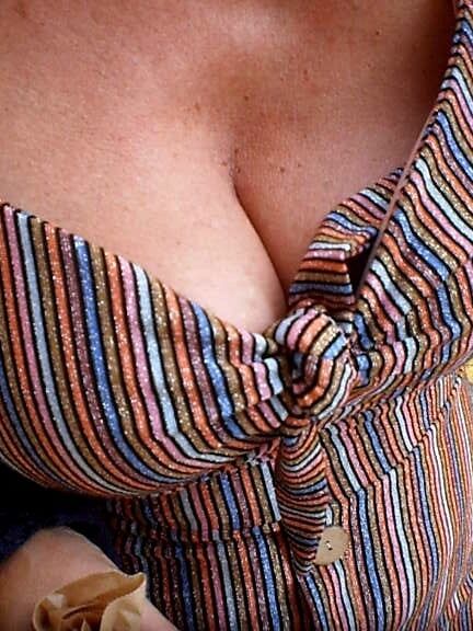 BUSTY MILF