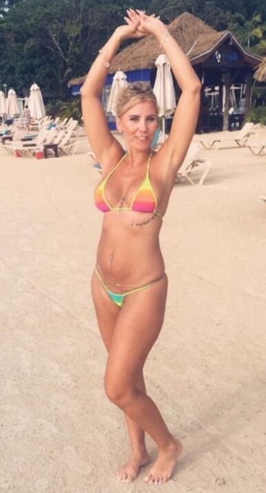 Women Need Exposure - MILF on Display