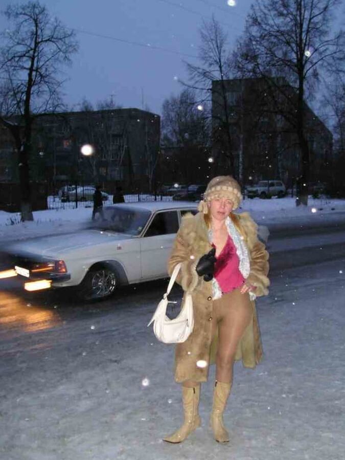 cracy russian naked in the snow! (photo exchange)