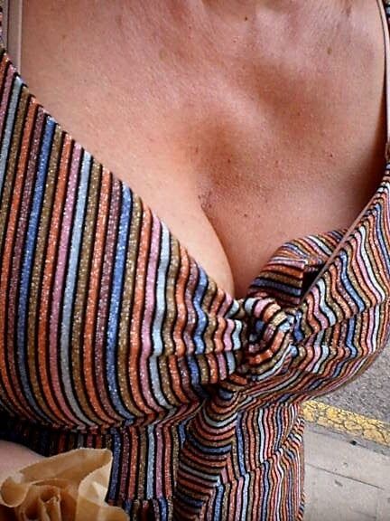 BUSTY MILF