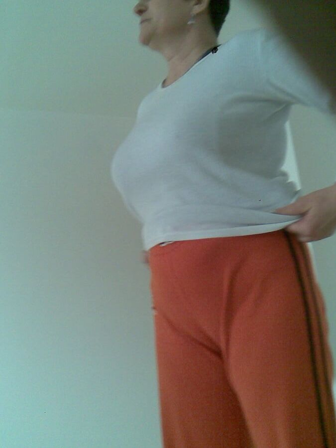 Cameltoe Granny
