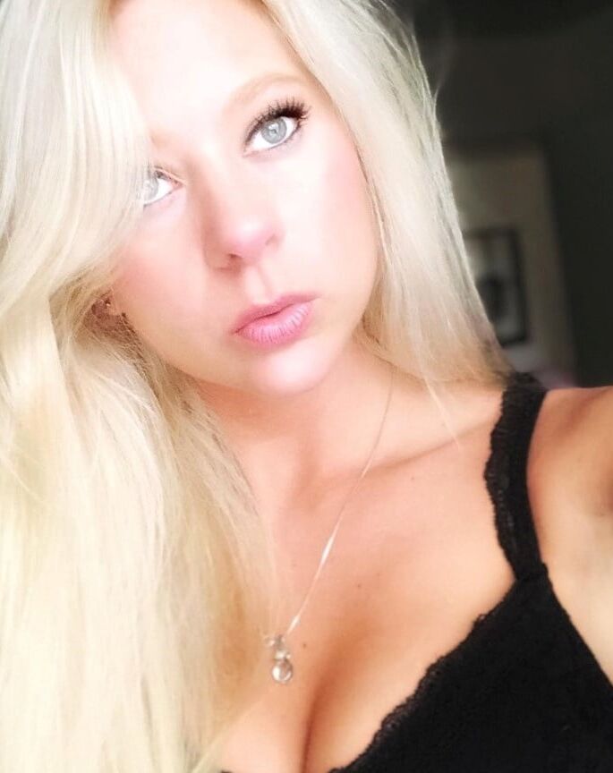 How Would You Fuck This Hot Dental Assistant? Comment