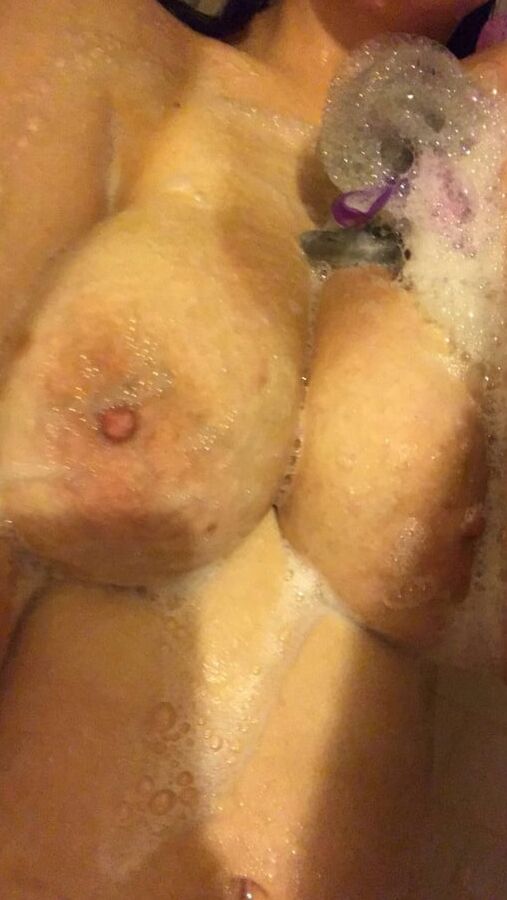 Busty CA slut Julia&;s tits