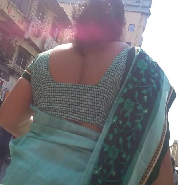 Hot indian aunty in saree