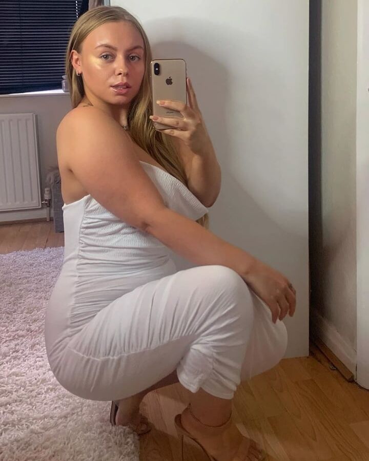 Thick curvy slag Chloe