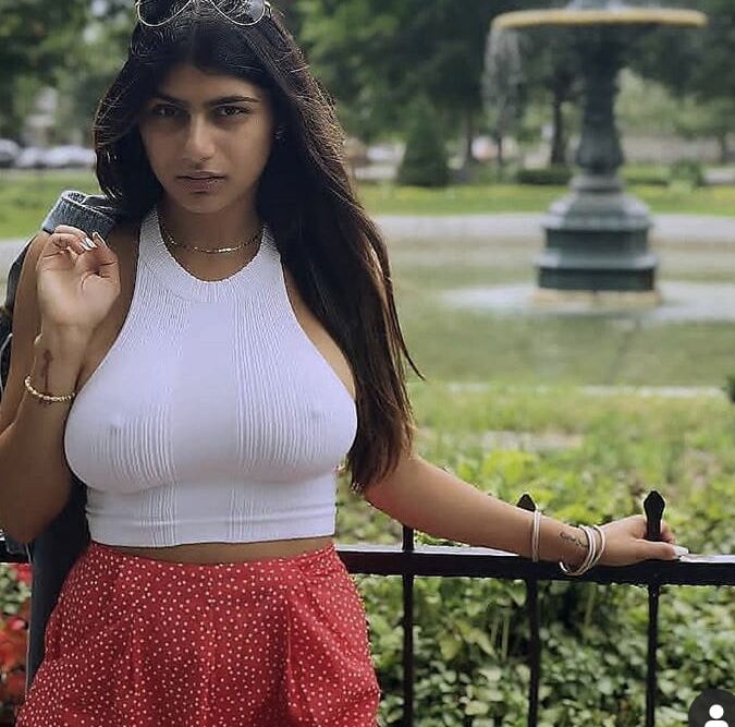 Insta Braless Chicks