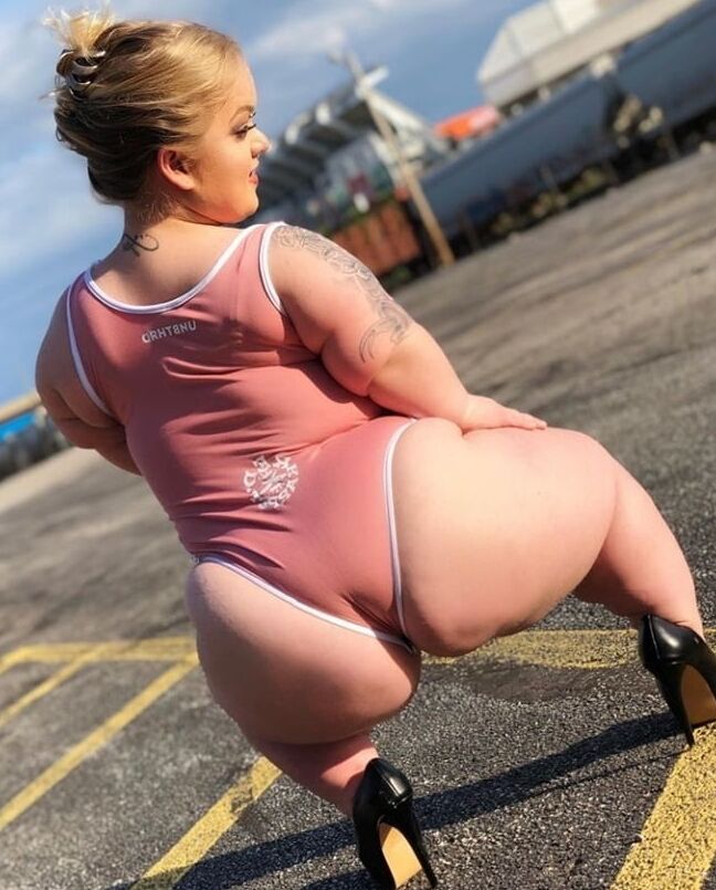 Midget, smallbig pleasure