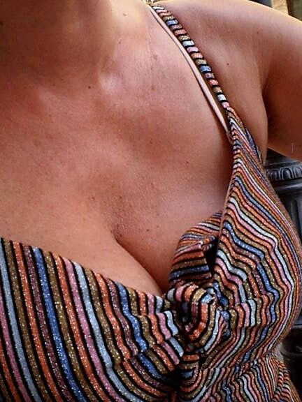 BUSTY MILF
