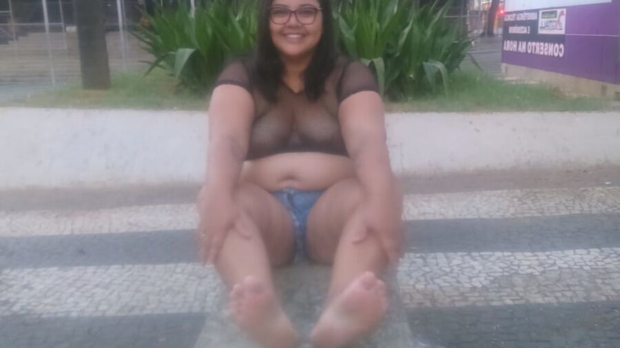 MOSTRANDO ASTETAS NA RUA COM CAMISA TOTALMENTE TRANSPARENTE