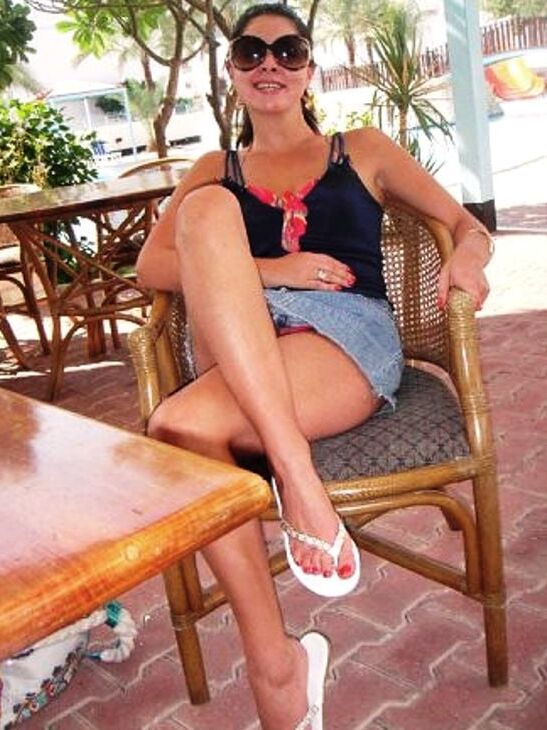 CROSSED LEG SITTING
