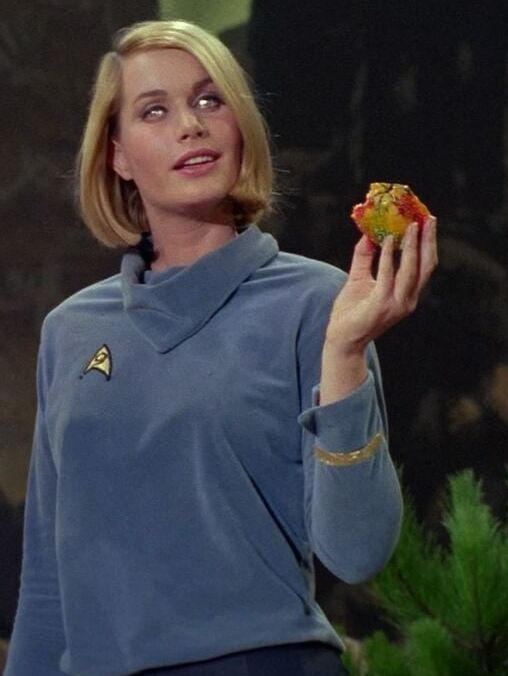 Star Trek babes!