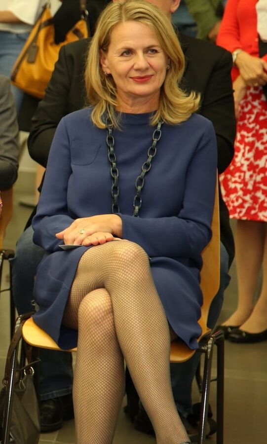 Old Pantyhosed Business Cunt Needs Cock