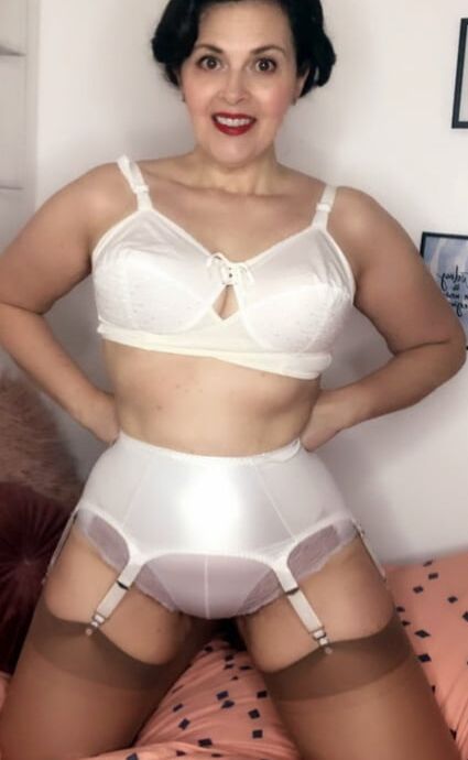 Miss Betty Vintage lingery non nude
