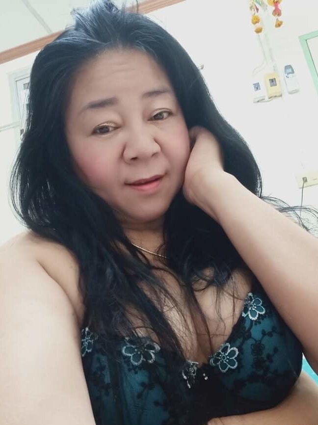 Thai girl big tits big pussy