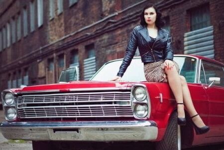 LADIES ARE VERY SEXY AND FUCK A LOT IN LEATHER