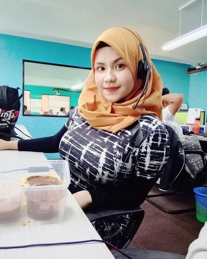 malay hijab boobs