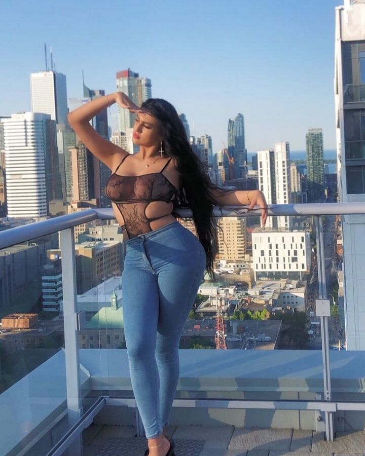 Sexy Busty Arab Loves Fucking