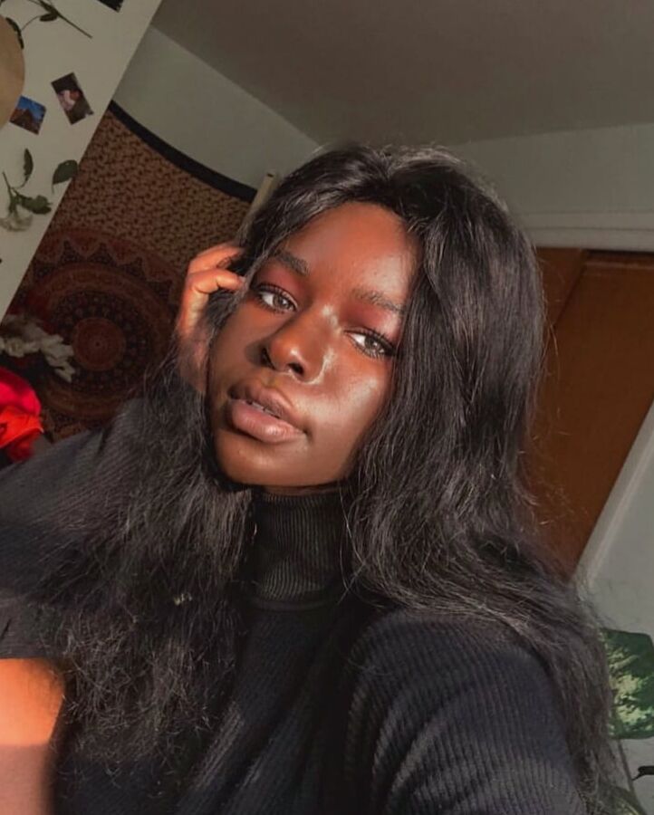Curvy Black Babe Hogoe