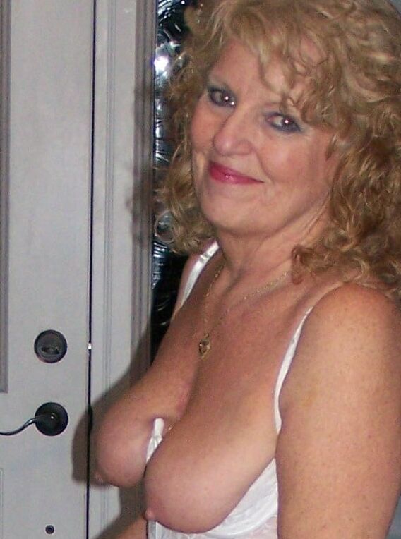 whire busier and black nyons