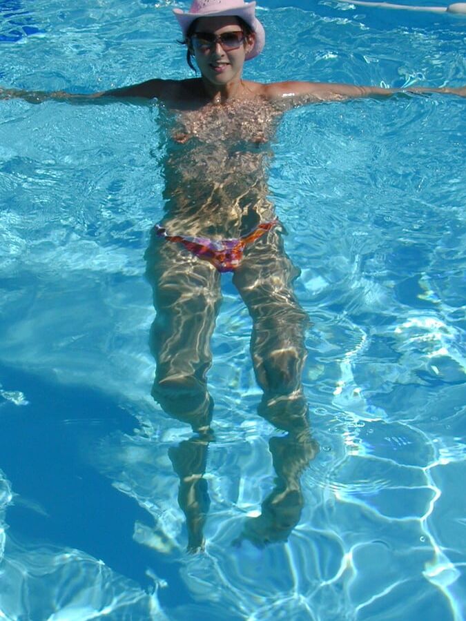 Big Tits Under Water