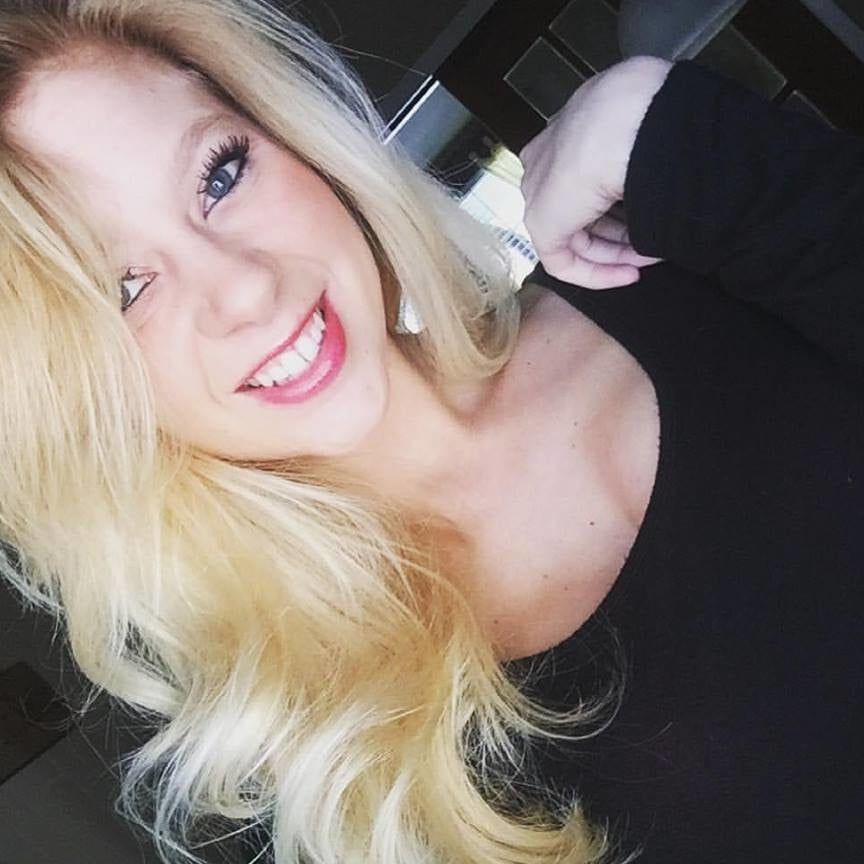 How Would You Fuck This Hot Dental Assistant? Comment