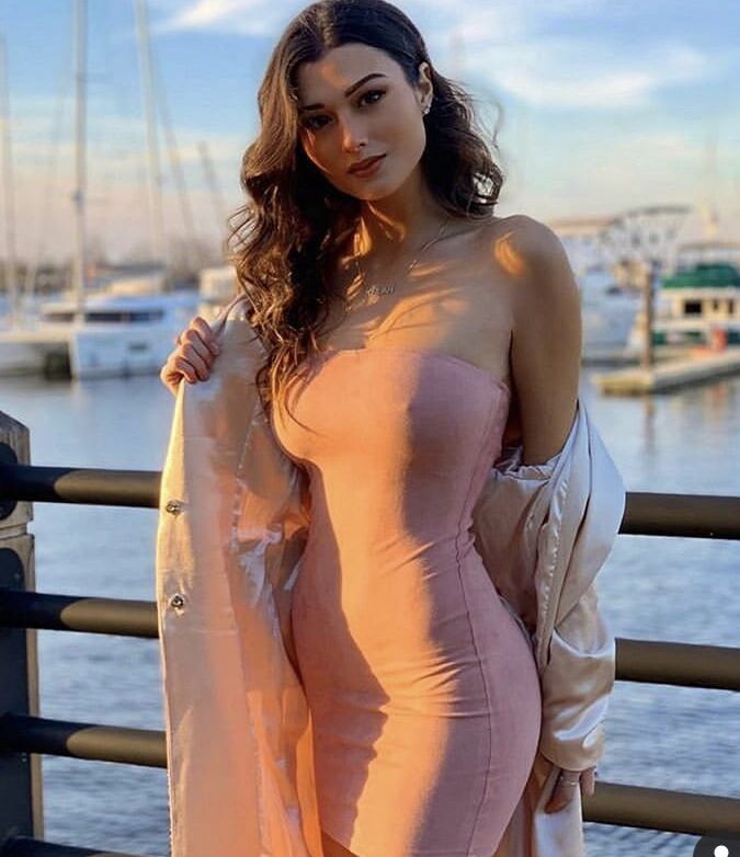 Insta Braless Chicks