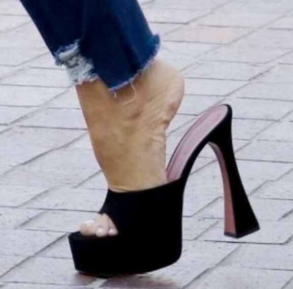 Sofia Vergara in high heels mules