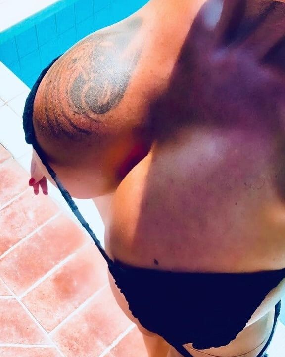 sexy Bimbos:)::):)