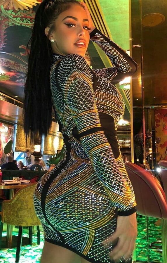 Hot Outfits - What Should I Wear?