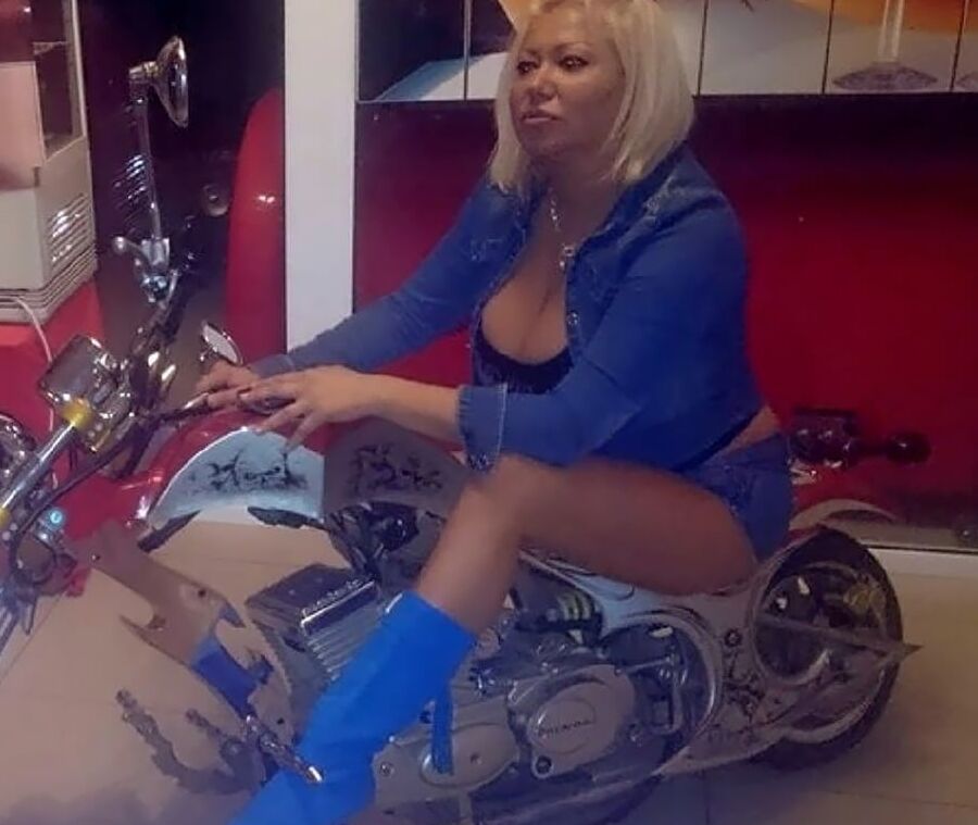 ROU ROMANIAN MILFS SLUT MOM IS A ESCORT IN THE US