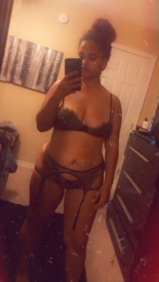 Black sluts like to expose themselves