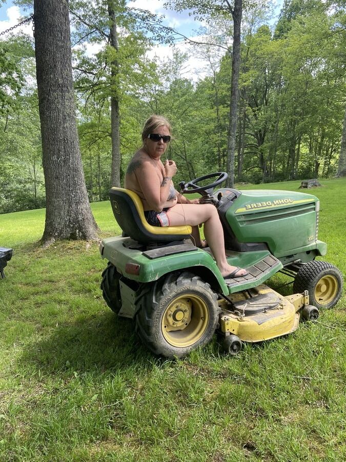 Suns out. Titties out