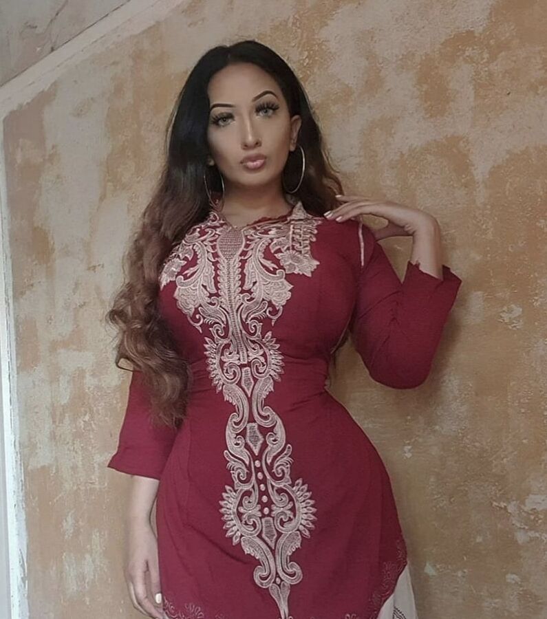 Aqsa Ghafoor busty slut uk