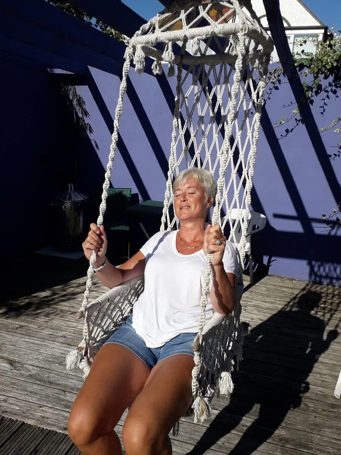 Attractive Grey, Silver haired Milfs, Gilfs, None Nude