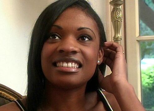 Black sluts like to expose themselves