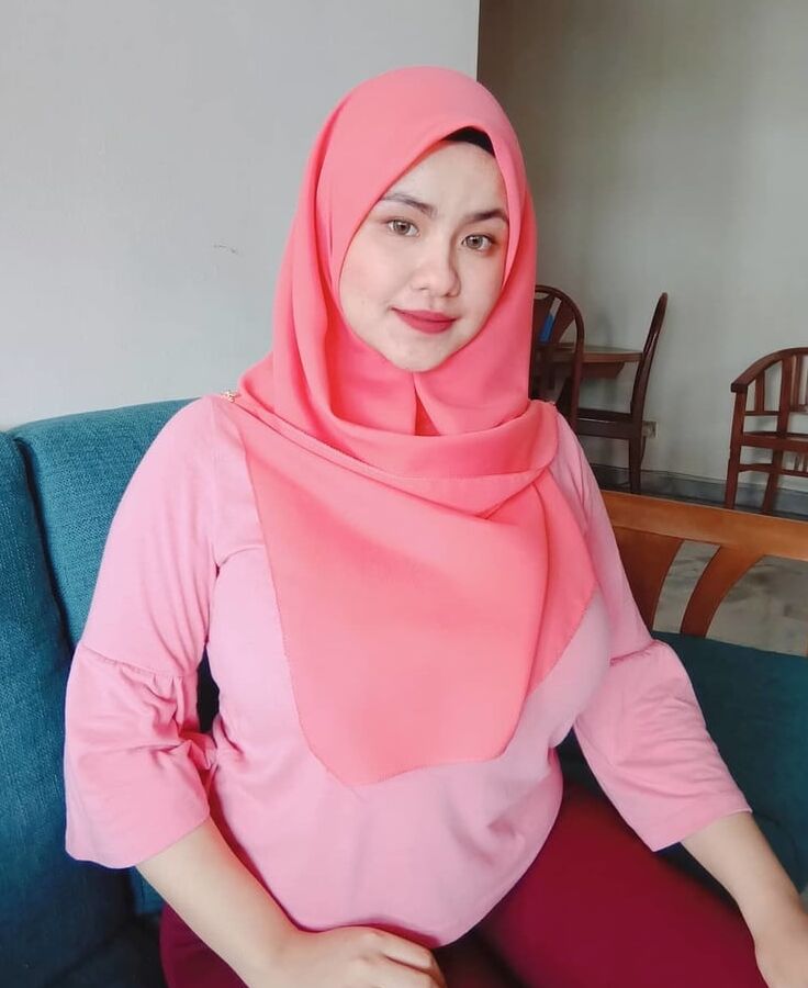 malay hijab boobs